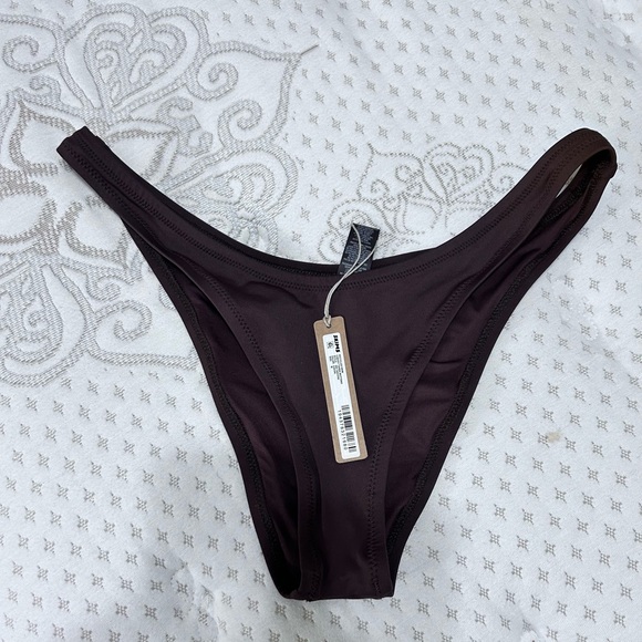Skims NWT Cheeky tanga cocoa swimsuit bottoms medium - Picture 2 of 5